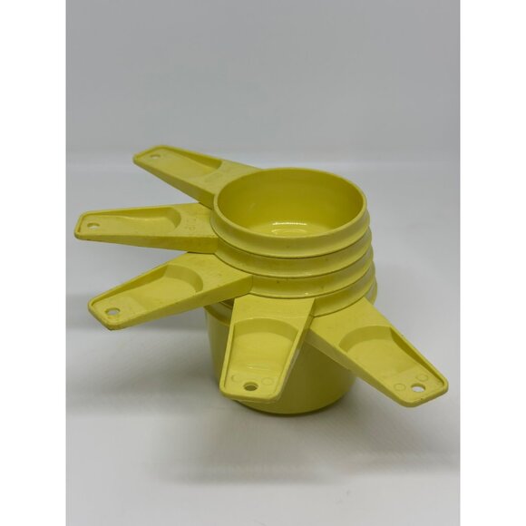 VTG Tupperware Plastic Measuring Cup Set of 5 Stackable Kitchen Tool Yellow - Picture 2 of 5